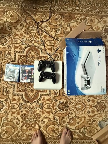 кызыл кыя баня: Игровая консоль Sony PlayStation 4 Slim белого цвета, в комплекте с