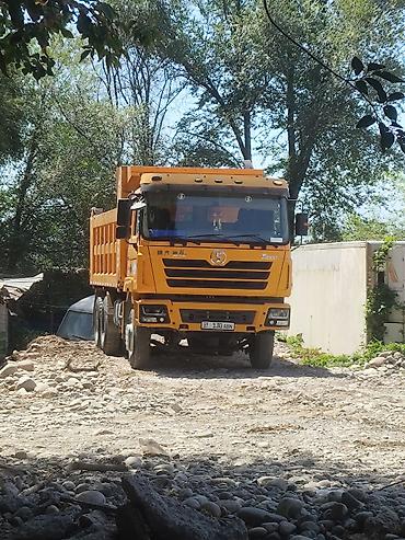 чистокровный тай: Самосвал SHACMAN F3000, оранжевый, колесная формула 6×4. Основные — 1