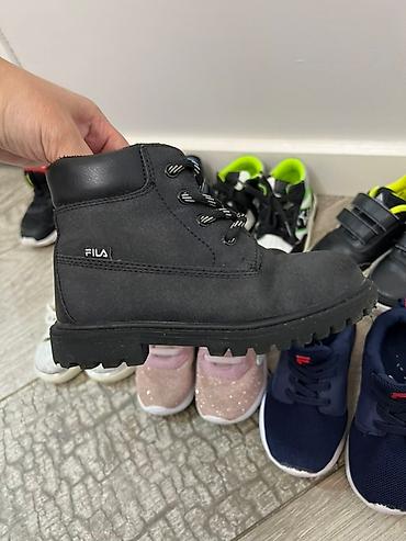 Детская обувь: Продаю!!! Детская обувь, б/у, но очень качественная и дорогая обувь ( — 21