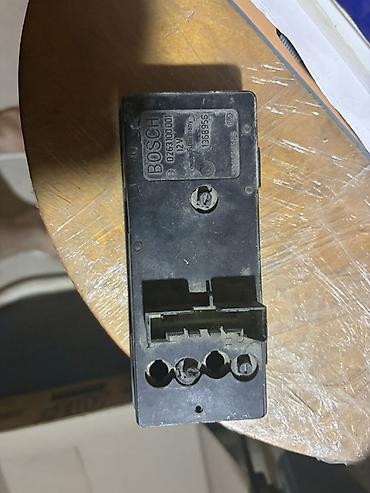 mercedesin yeni loqosu: BMW E30 islek veziyyetde — 2