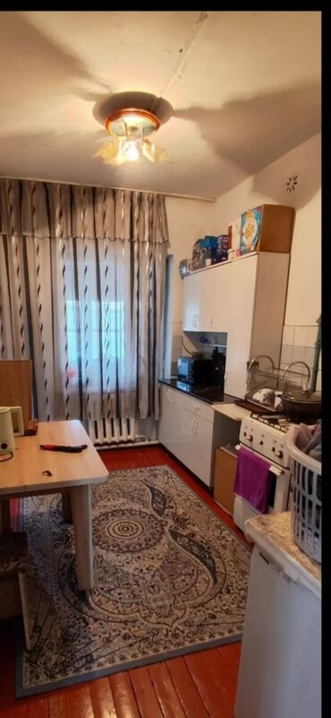 дом токмока: 65 кв. м, 4 бөлмө, Унаа токтотуучу жай, Забор, тосулган