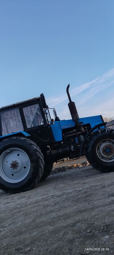 Traktorlar: Belarus traktor – mavi/qara gövdə, ön və arxa iri aqrar təkərlər — 3