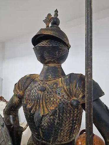 a slike: Vitez sa kopljem i štitom (visina 205 cm) ⚔️🛡️ Odlično stanje. 🏠 — 5