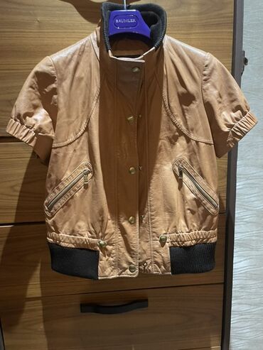 женские зимние кожаные куртки: Qısaqol dəri jaket - Rəng: açıq karamel - Material: yumşaq dəri