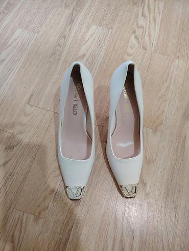 Туфли: Ağ rəngli qadın klassik tuflilər - Brend: Comfy Brand (iç hissədə qeyd — 1