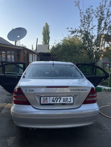 срочно в связи с переездом: Mercedes-Benz C-Class: 2001 г., 2 л, Типтроник, Бензин, Седан