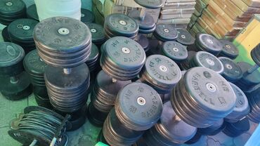 Гантели: Набор гантелей 1кг 200 сом разного веса, идеально подходящих для