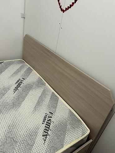 Двуспальные кровати: Кровать с высоким изголовьем и выдвижными ящиками для хранения Новый — 3
