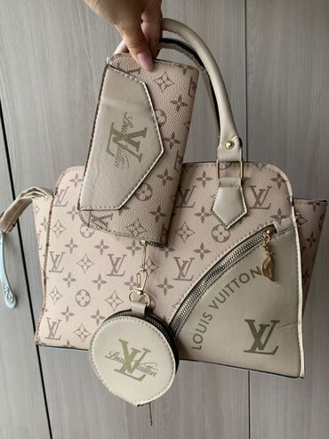 lv: Новая сумка в стиле LV В комплекте ремешок, кошелек и монетница Цена