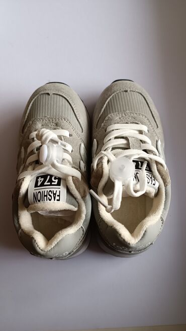 Детская обувь: Утеплённые кроссовки для малышей. Есть размеры 27. Новые. Цена 1300