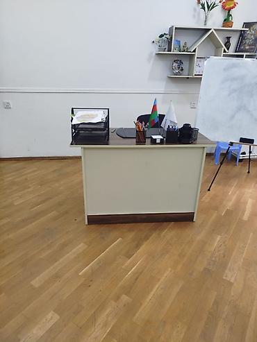 reception stolu satilir: Tecilir satilir ofis mebeli. 1-2gunə cixmalidi — 3