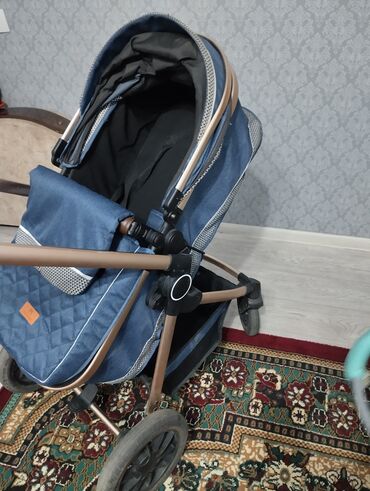 детские коляски новые: Коляска, цвет - Синий, Б/у