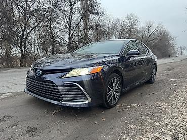 Toyota: Toyota Camry: 2021 г., 2.5 л, Автомат, Гибрид, Седан — 2