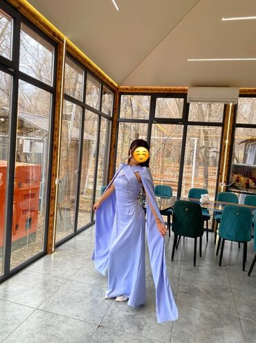 длинное платье темно зеленого: Вечернее платье, Классическое, Длинная модель, Атлас, Без рукавов, Шлейф, M