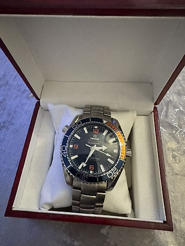 saat masaustu: Omega Seamaster Professional Planet Ocean saatı - Korpus və qolbaq — 1