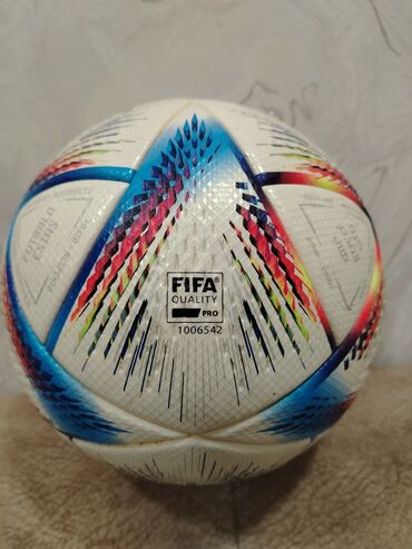 Əlcəklər: Adidas futbol topu – Al Rihla dizaynı - Ölçü: Size 5 (rəsmi oyun