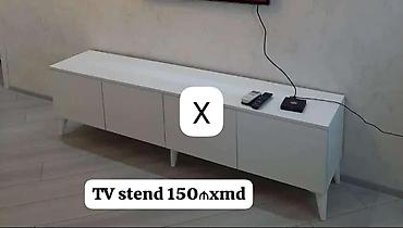 stendler: Ağ rəngli minimalist TV stendi. Uzun formalı, 4 qapalı bölmədən ibarət — 1