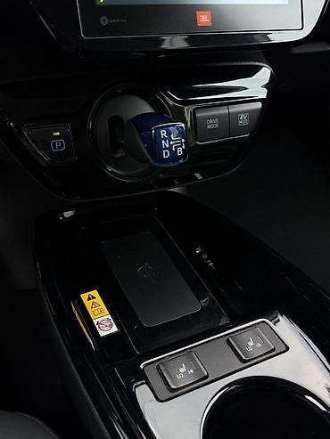 Toyota: Toyota Prius: 2019 г., Вариатор, Бензин — 8