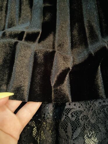 Ətəklər: Maksi Ətək, Stradivarius, Velür, M, L — 9