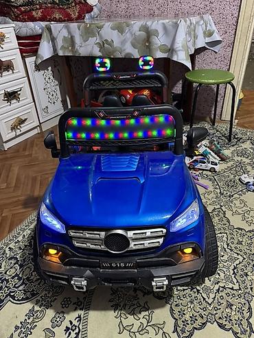 Детский электромобиль джип 4x4, синий - Двухместный салон с ремнями