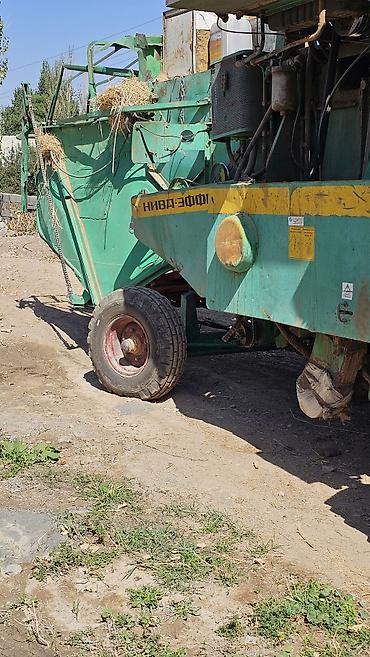 Зерноуборочный комбайн Ростсельмаш «Нива» (надпись на борту — 1
