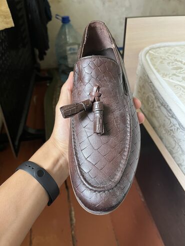 турецкую мужскую обувь: Продаю туфли!
С турции брат взял и отправил размер не подошел!
 ватсап