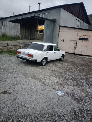 авто запчасти ваз 2110: VAZ 2107, ağ rəng, sedan kuzov. Texniki və dizayn xüsusiyyətləri: -