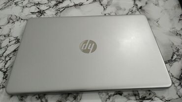 kompüterlər hp: İşlənmiş HP 18 ", Intel Core i3, 256 GB