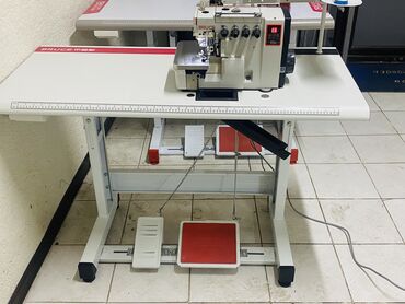 4 ниточная бу: Швейная машина