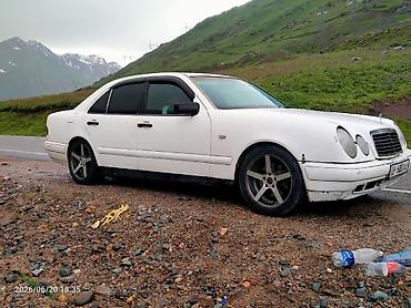 Продажа авто: Mercedes-Benz E-Class: 1995 г., 3.2 л, Автомат, Бензин, Седан — 4
