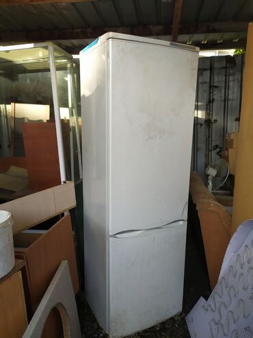 Другое холодильное оборудование: Продаются холодильник Атлант 60