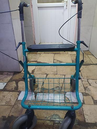 Yerimək üçün arabalar, çəliklər, əsalar, rollatorlar: Dörd təkərli gəzinti arabası (rollator) və qoltuqağacı dəsti - Rəng — 3