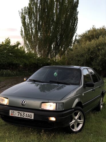 степ 1: Volkswagen Passat: 1988 г., 1.8 л, Механика, Бензин, Седан