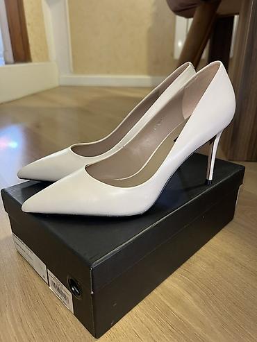 ayyaqabı: Ekoskinn qadın tuflisi – “Eskarpin” modeli - Rəng: Rice white (açıq — 3