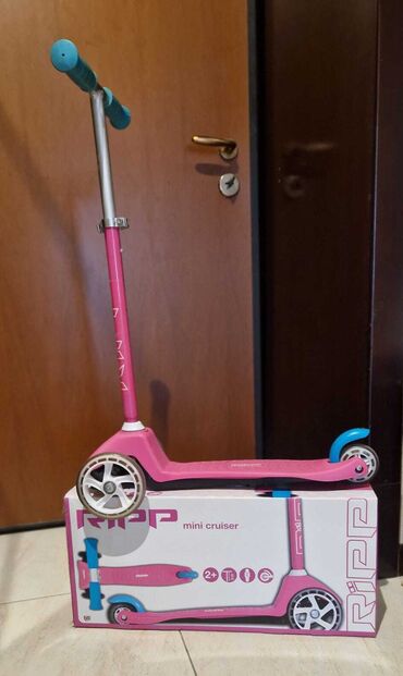 Samokatlar: Ripp Mini Cruiser markalı çəhrayı rəngdə uşaq skuteri. 2 yaşdan 5 yaşa