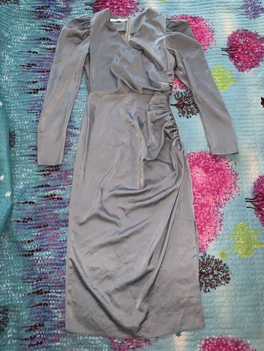женские платья в бишкеке: Платье голубое Шикарно сидит на размер 42-44 Одета 2 раза Цена 1000