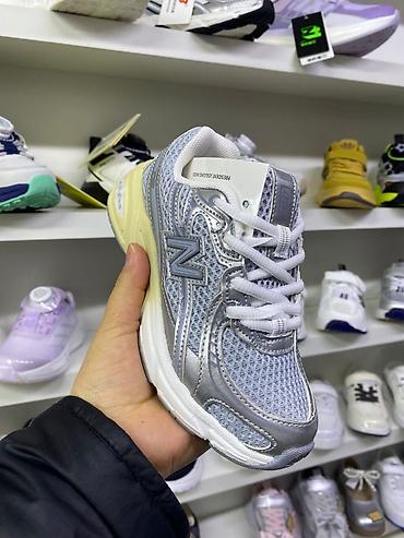 Детская обувь: Кроссовки и кеды — широкий выбор моделей на полках магазина. - — 7