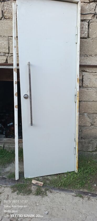 qapı uzlukleri: 3 ədədi ölçüsü 2.10 x78 razlaşma yoluynan bir ededi30 azna