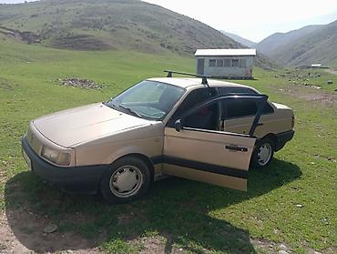 дуга: Volkswagen Passat: 1988 г., 1.8 л, Механика, Газ, Седан — 5