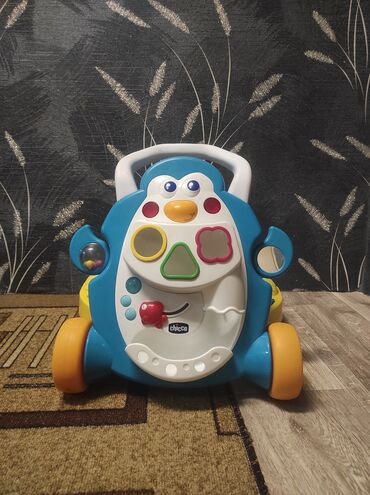 куплю ходунки: Игрушка-толокар Chicco в виде пингвинчика поможет малышу сделать