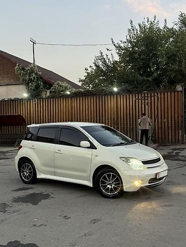 Toyota: Toyota Ist: 2002 г., 1.5 л, Автомат, Бензин, Хэтчбэк — 2