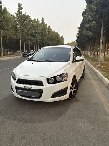 Chevrolet Aveo: 1.4 l | 2012 il 157000 km Sedan