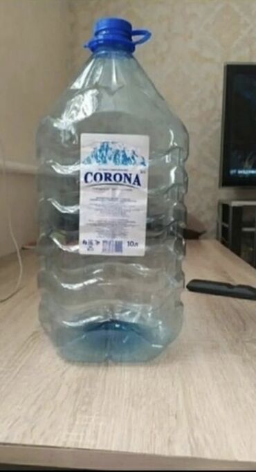 емкасть для воды: Продаю баклажки 10л, из под Короны. Чистые. 20 сом за шт, всего 15 шт
