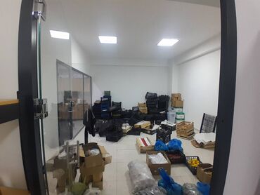 аренда торговых площадей в магазинах: Magazanin bir hissesi ambar kimi ucareye verilir, magaza nerimanivda