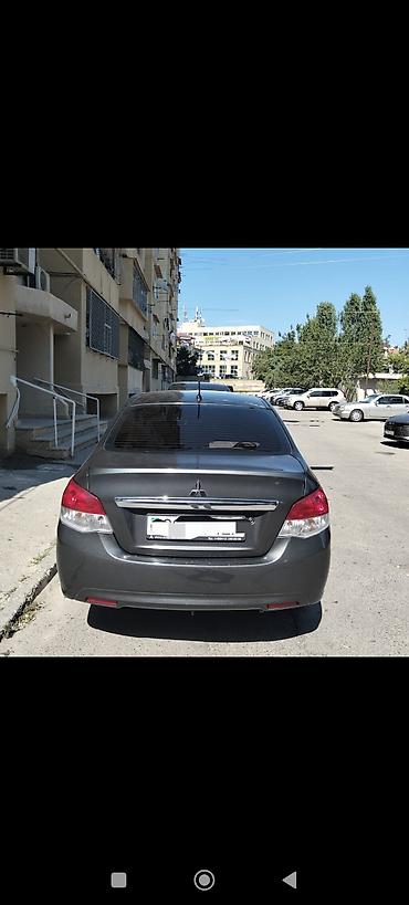 isma mirage: Mitsubishi Attrage sedan - Kuzov: 4 qapılı sedan, tünd boz rəng - — 1