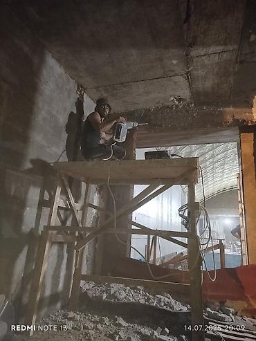 islenmis plastik qapi pencere: Səssiz tozsuz səliqəli kəsim. Beton katlavan monolit kubik — 8