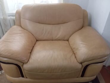 кожанная мягкая мебель: Кожаные диван и два кресла состояние хорошее