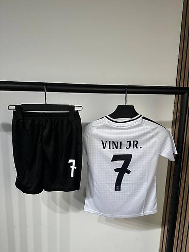 форма роналду: Детская футбольная форма Real Madrid с именем Vini Jr. и номером 7. В — 2