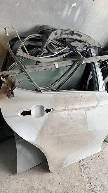 Дверь Задняя правая Toyota, Б/у at lalafo.kg Дверь Задняя правая Toyota, Б/у