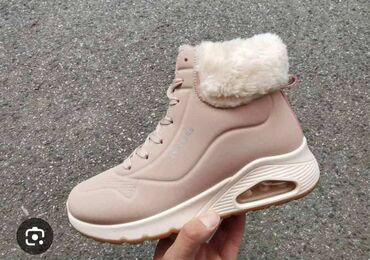 Čizme: Predsezonska AKCIJA od 36 do 41 za samo 3600 din
pb — 8